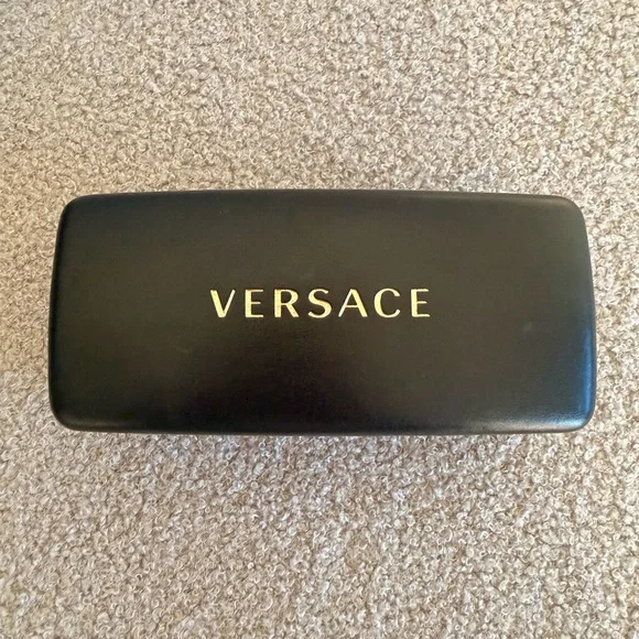🖤 Versace Black & Gold Cat Eye Sunglasses – Model 4366 - Picture 5 of 8